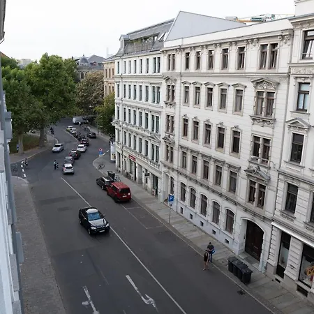 Fullhouse - - R31 - Elevator - Southern City Center Apartment *