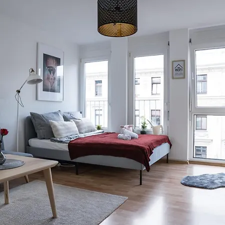 Fullhouse - - R31 - Elevator - Southern City Center Apartment